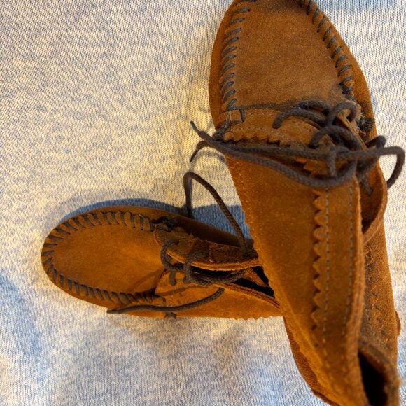MINNETONKA LACE UP BOOTS - Picture 3 of 7